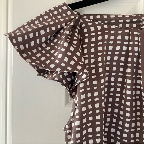 Banana Republic Woman’s Flutter Short Sleeve Brown Blouse (Medium) - Picture 3 of 6